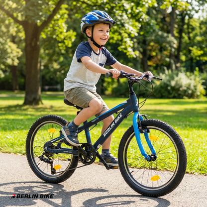 Berlin Bike Grizz 20 Zoll Kinderfahrrad, Blau lifestyle junge faehrt fahrrad im park 1080x1080