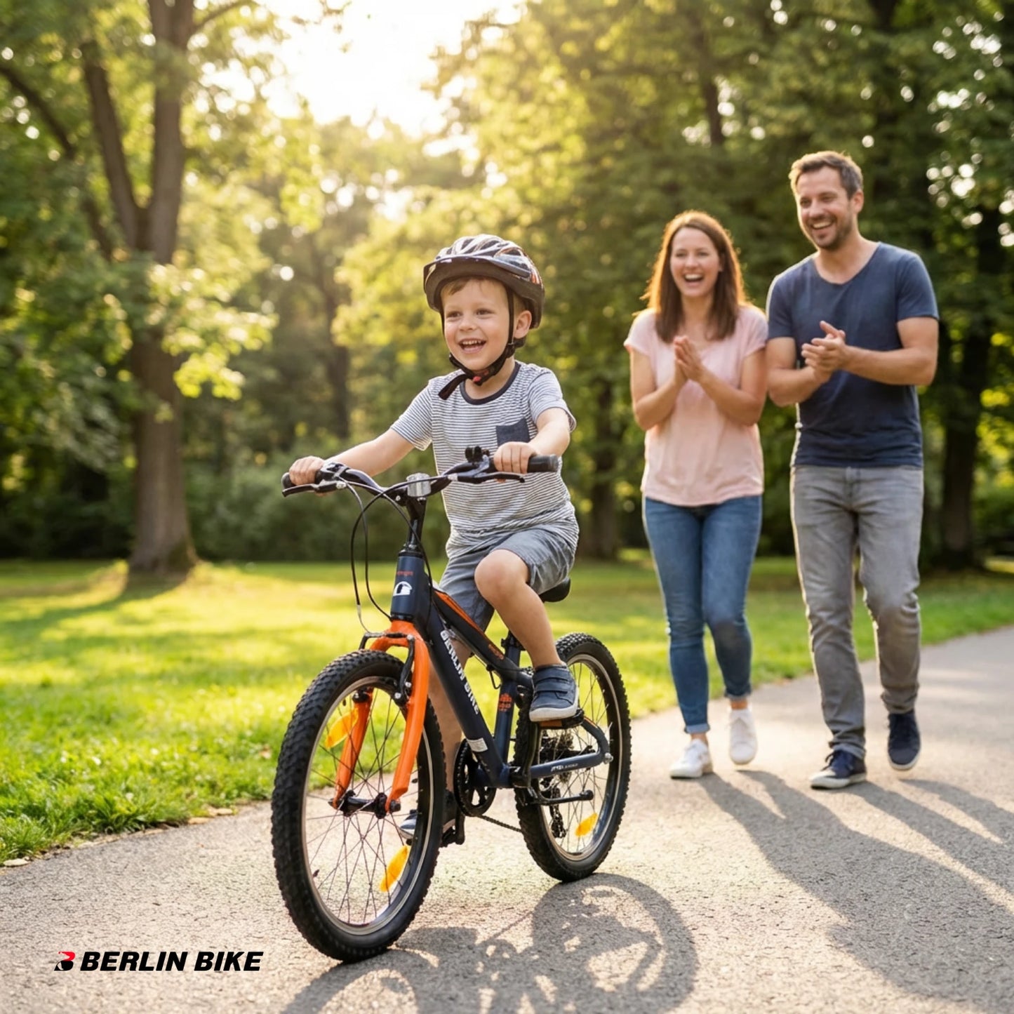 Berlin Bike Grizz 20 Zoll Kinderfahrrad, Orange lifestyle junge faehrt fahrrad im park 1080x1080