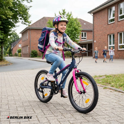 Berlin Bike Grizz 20 Zoll Kinderfahrrad, Rosa lifestyle maedchen geht zur schule mit rucksack 1080x1080