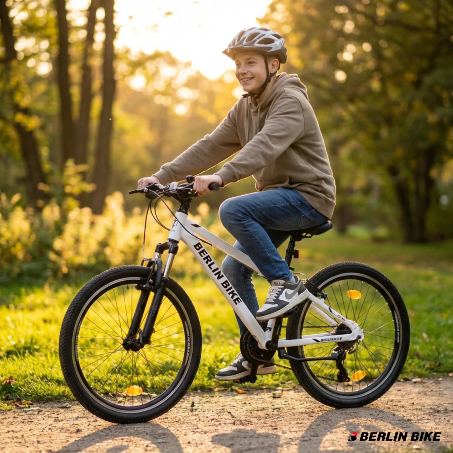Berlin Bike MTB1 24 Zoll Kinderfahrrad, Weiss lifestyle junge faehrt fahrrad im park