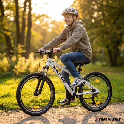 Berlin Bike MTB1 24 Zoll Kinderfahrrad, Weiss lifestyle junge faehrt fahrrad im park