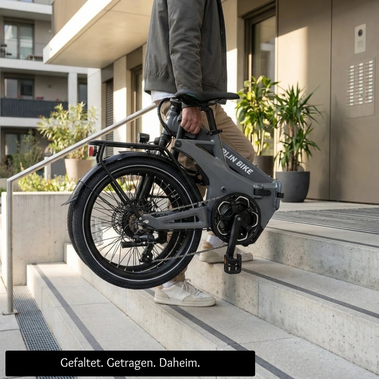 Berlin Bike 2GO E-Bike, Suv trekking ebike gefaltet getragen daheim 1080x1080