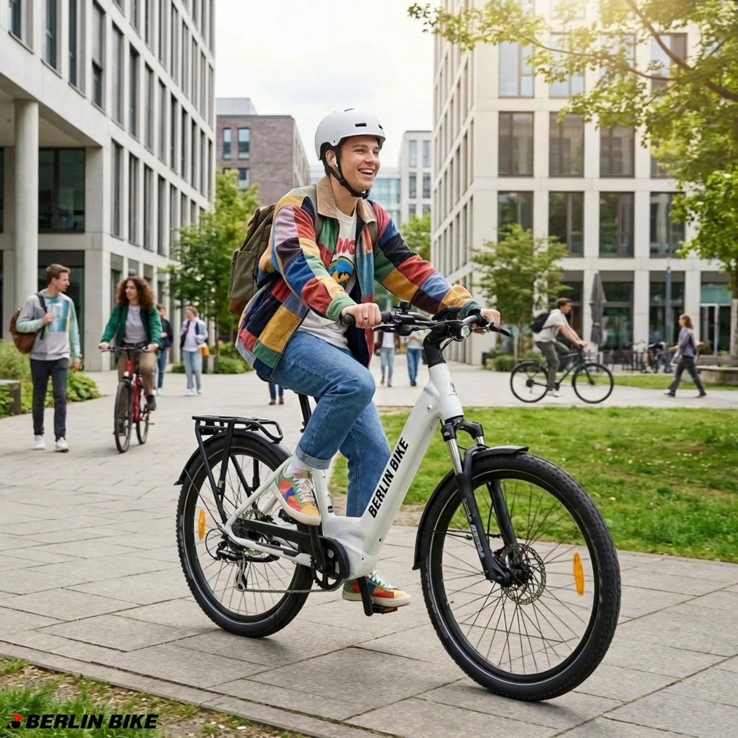 Berlin Bike SUV E-Bike, Trekking ebike student unterwegs zur universitaet 1080x1080